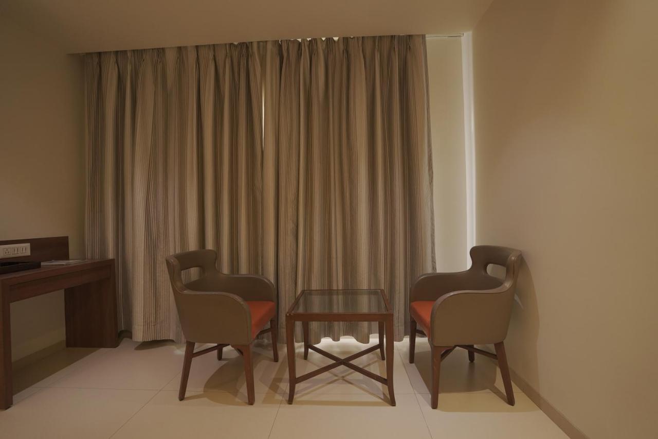Hotel Mathoshree Thane Esterno foto