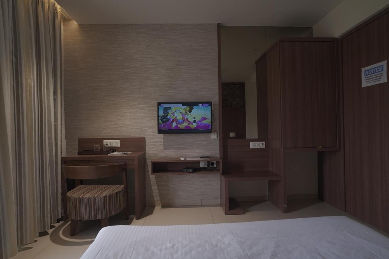 Hotel Mathoshree Thane Esterno foto