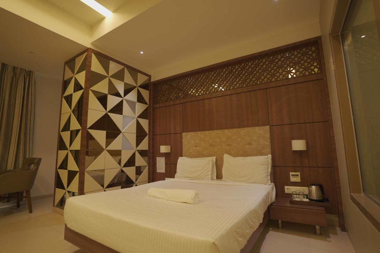 Hotel Mathoshree Thane Esterno foto