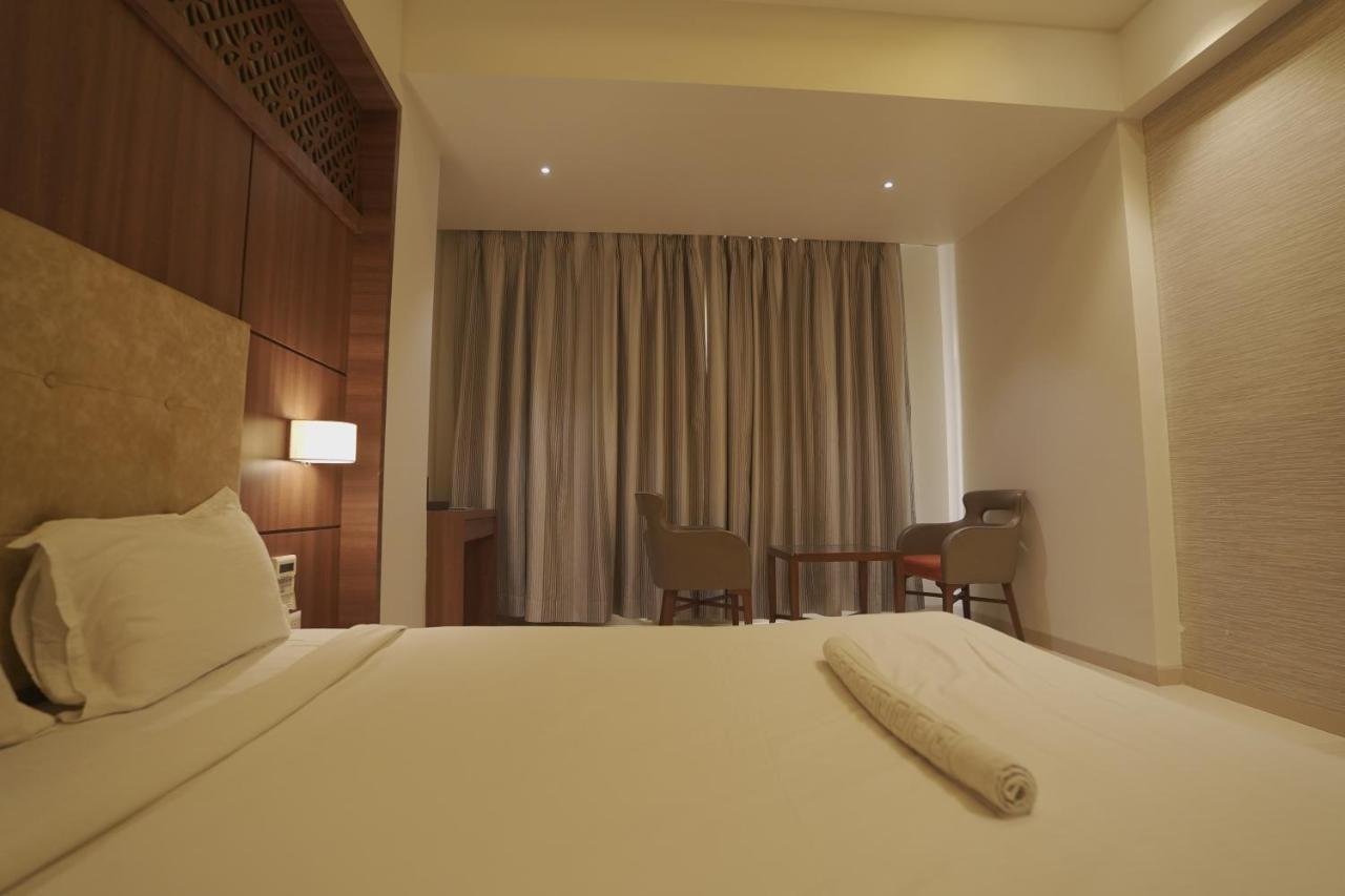 Hotel Mathoshree Thane Esterno foto
