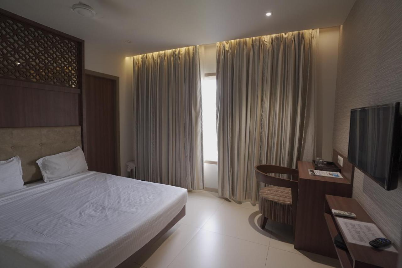 Hotel Mathoshree Thane Esterno foto