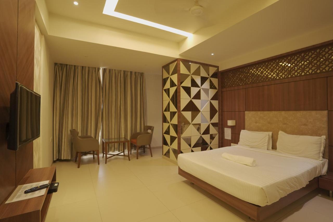 Hotel Mathoshree Thane Esterno foto