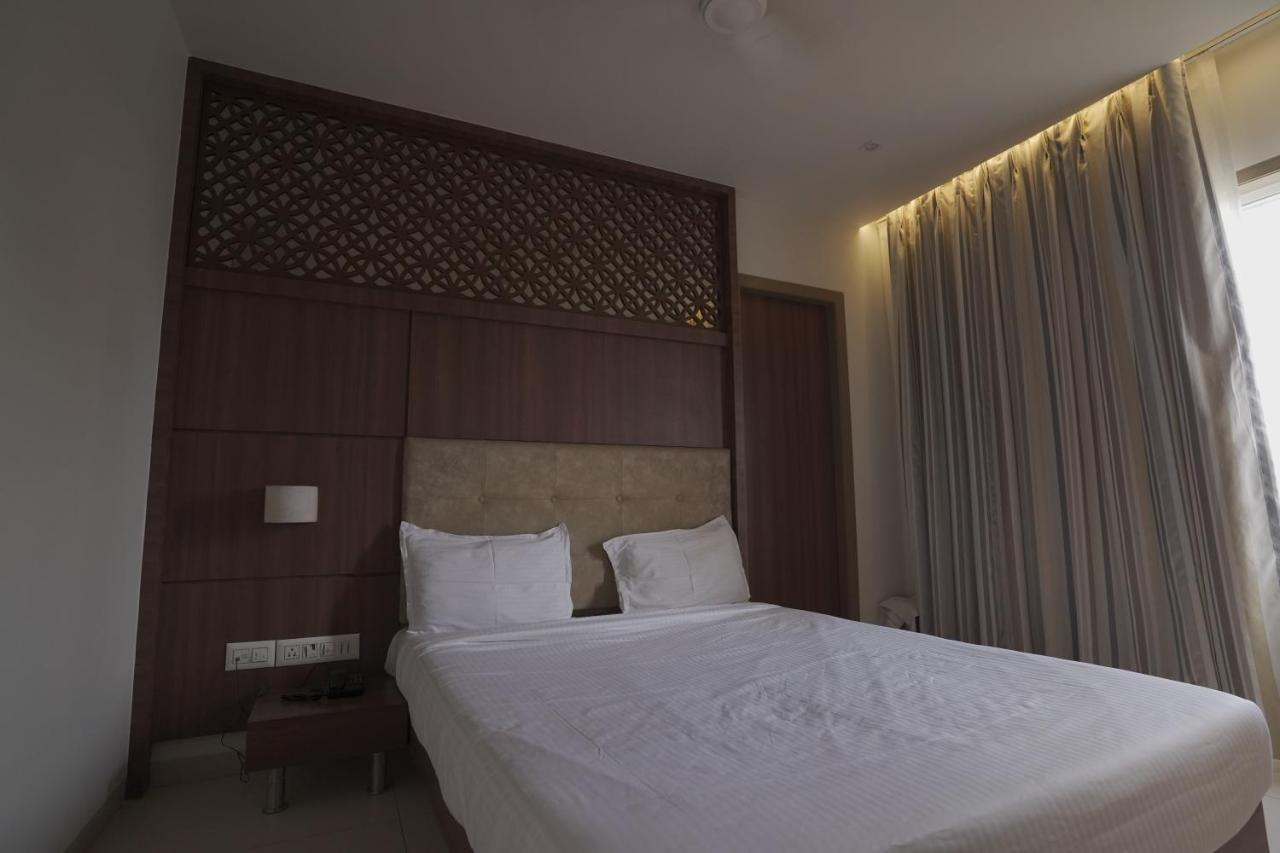 Hotel Mathoshree Thane Esterno foto