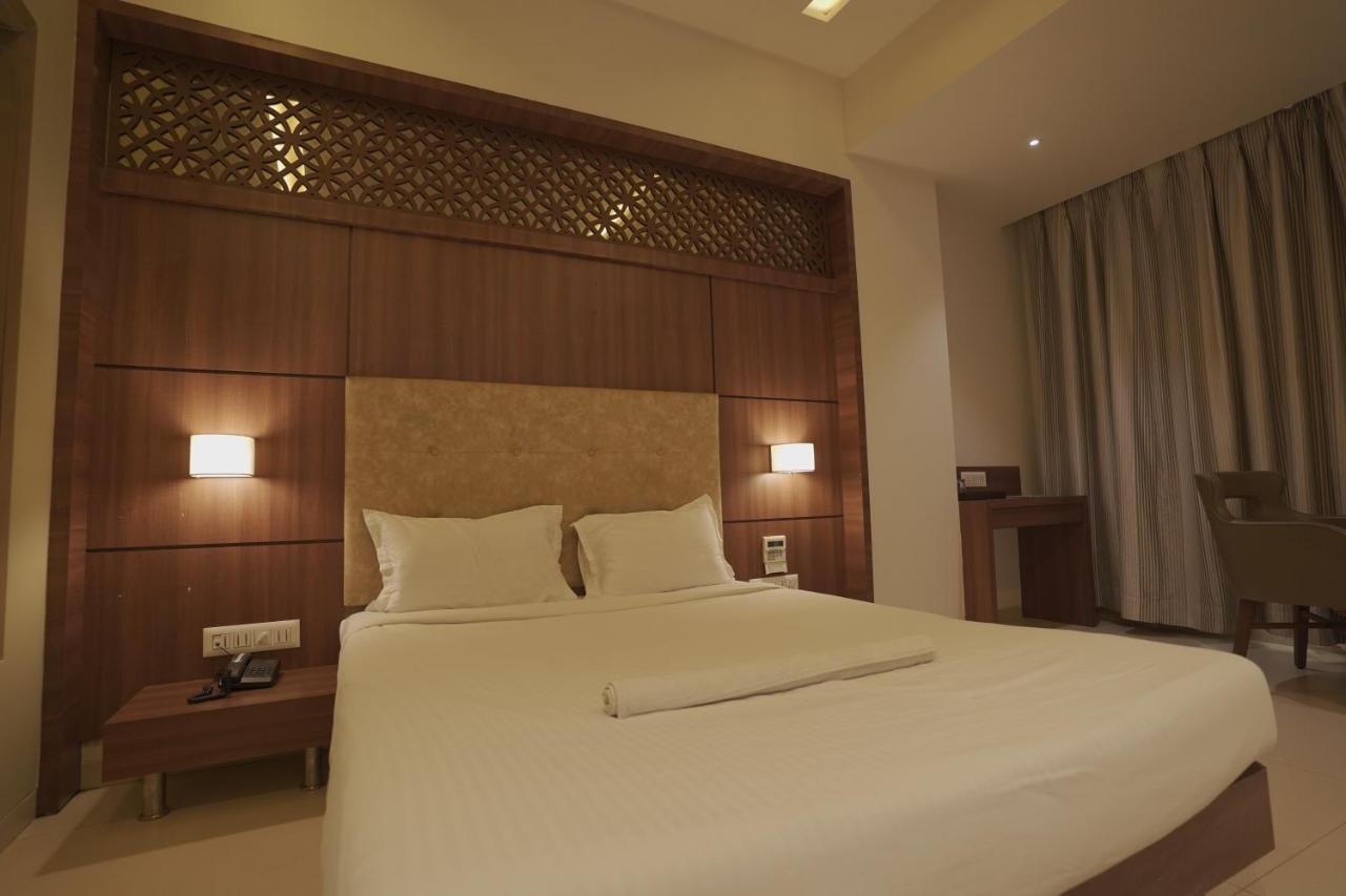 Hotel Mathoshree Thane Esterno foto