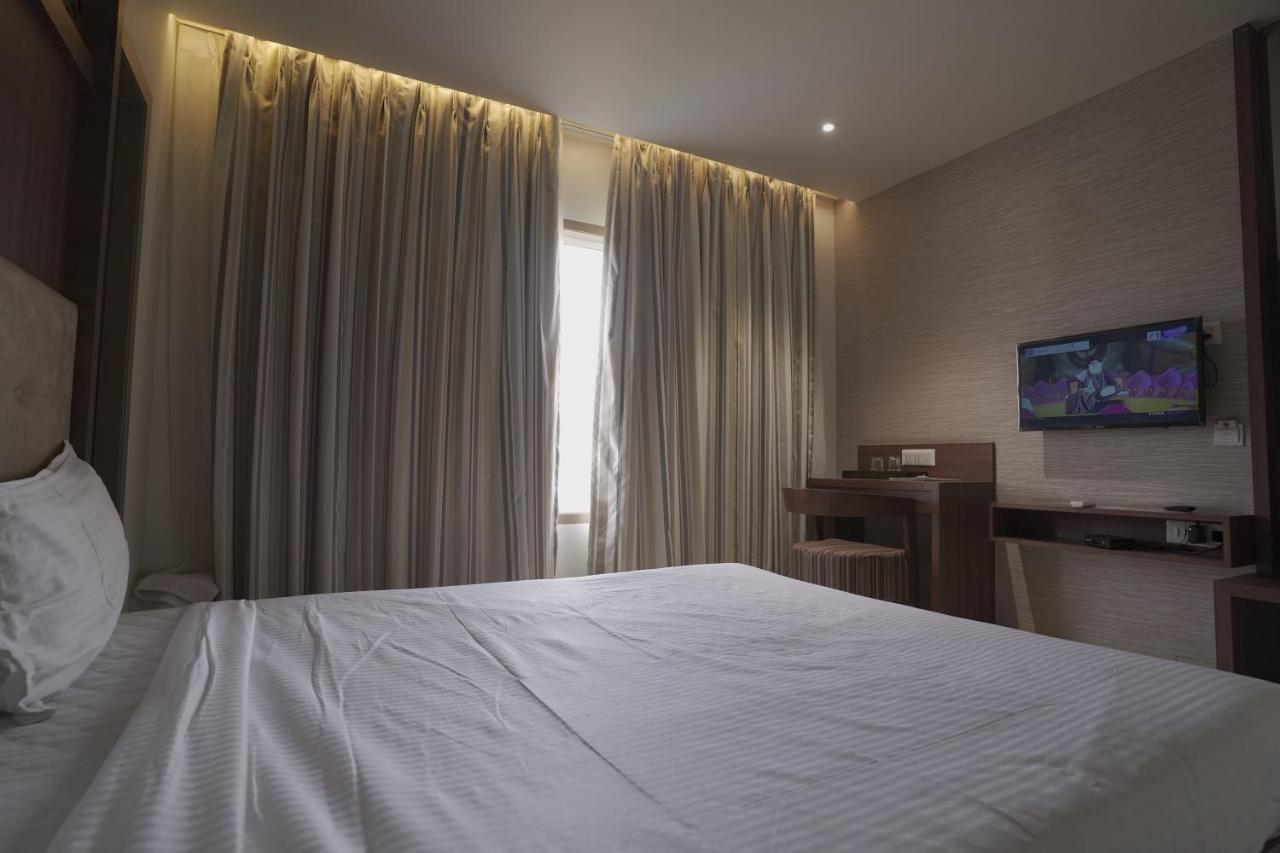 Hotel Mathoshree Thane Esterno foto