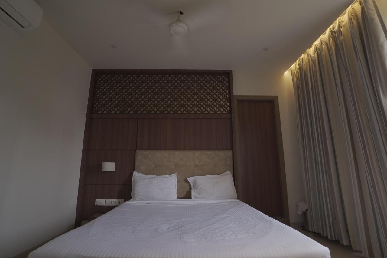 Hotel Mathoshree Thane Esterno foto