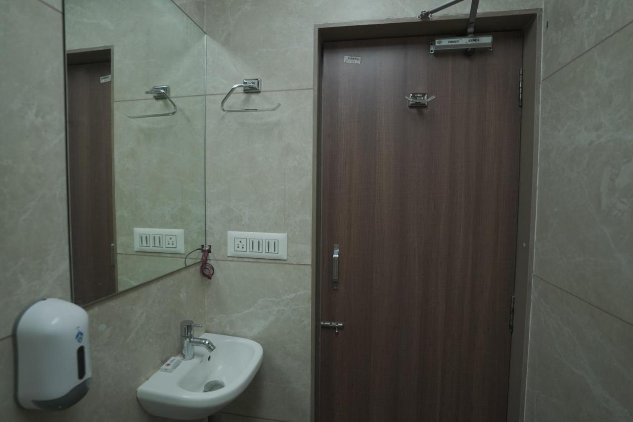 Hotel Mathoshree Thane Esterno foto